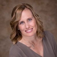 Portrait of author Lisa Donald